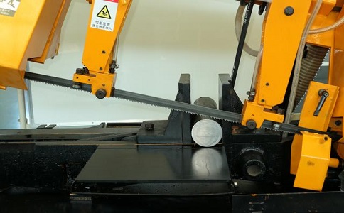 开福数控带锯床自动送料精度会出现偏差吗？